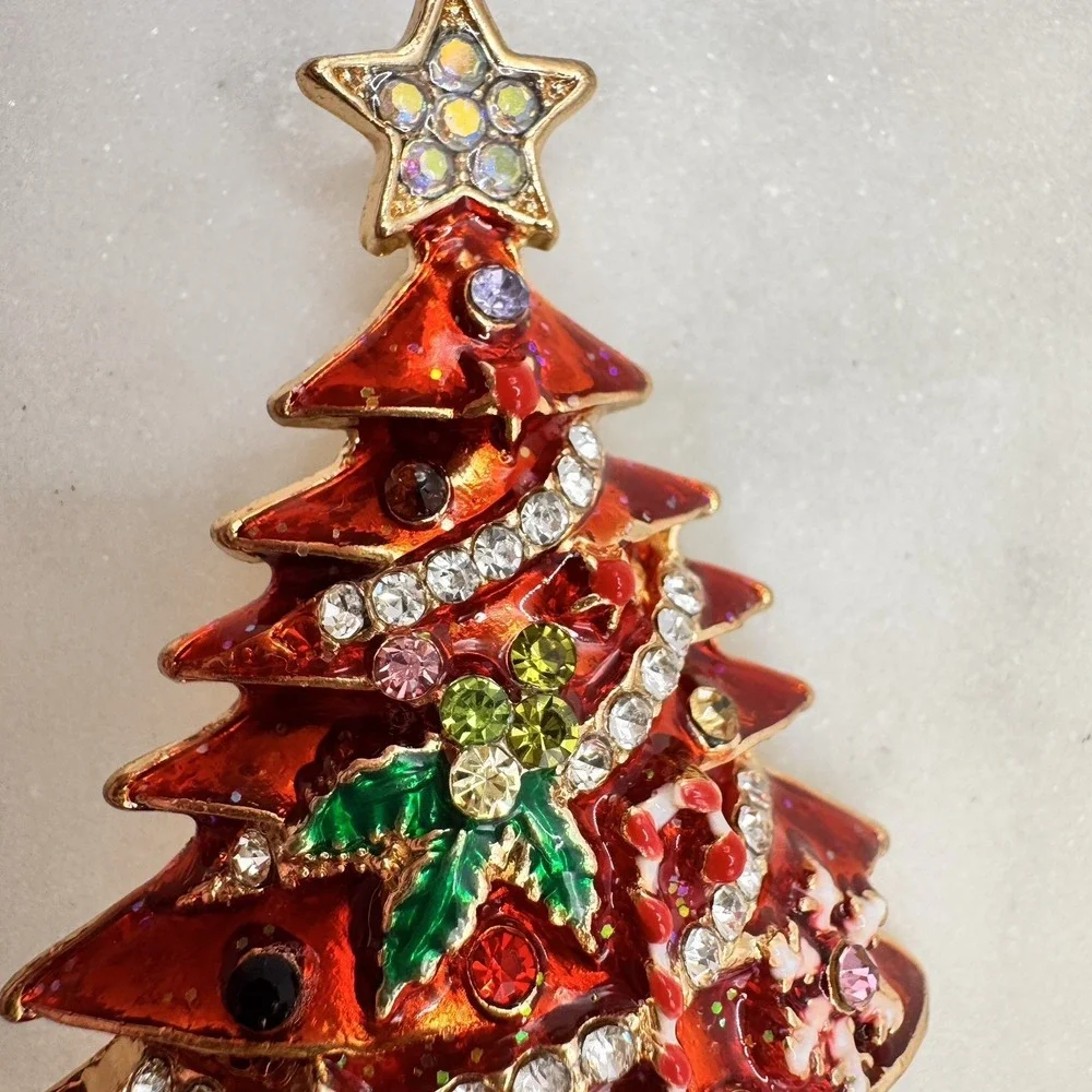 Vintage Christmas Tree Brooch Rhinestone Enamel Holiday Pin‎ Red Gold Tone Star